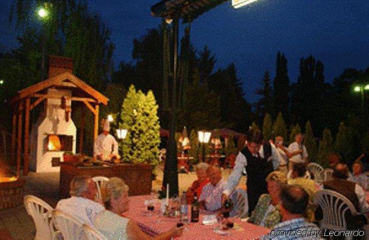 Hotel Nagyerdo Debrecen Restoran fotoğraf