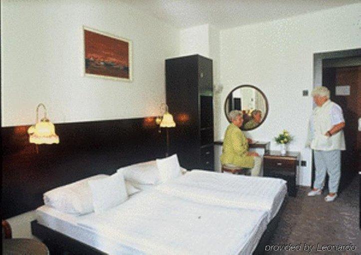 Hotel Nagyerdo Debrecen Oda fotoğraf